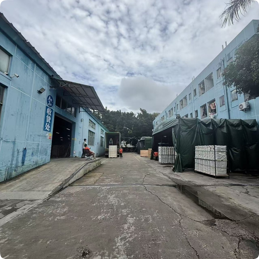 厂区装卸场地与车辆靠台现场